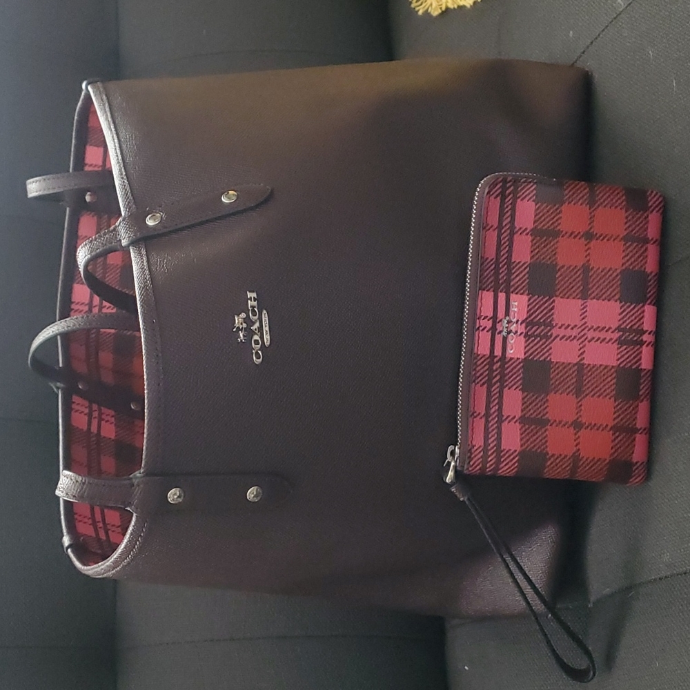 Offers welcome! ❤ Coach shoulder bag